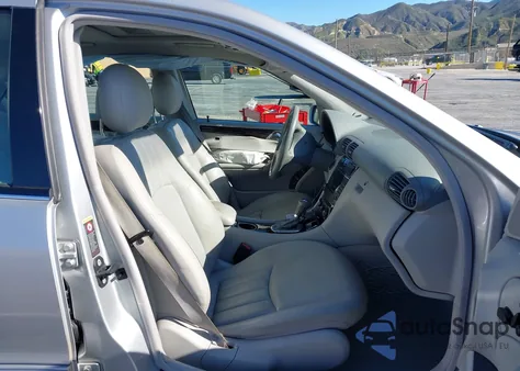 2005 Mercedes-Benz C 320 Luxury/Sport z USA, uszkodzony, nr VIN WDBRF64J85F576532